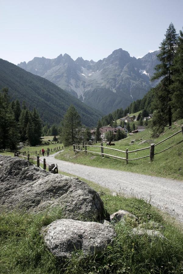 Alpengasthof Crusch Alba Ed Alvetern, S-Charl シュクオル エクステリア 写真